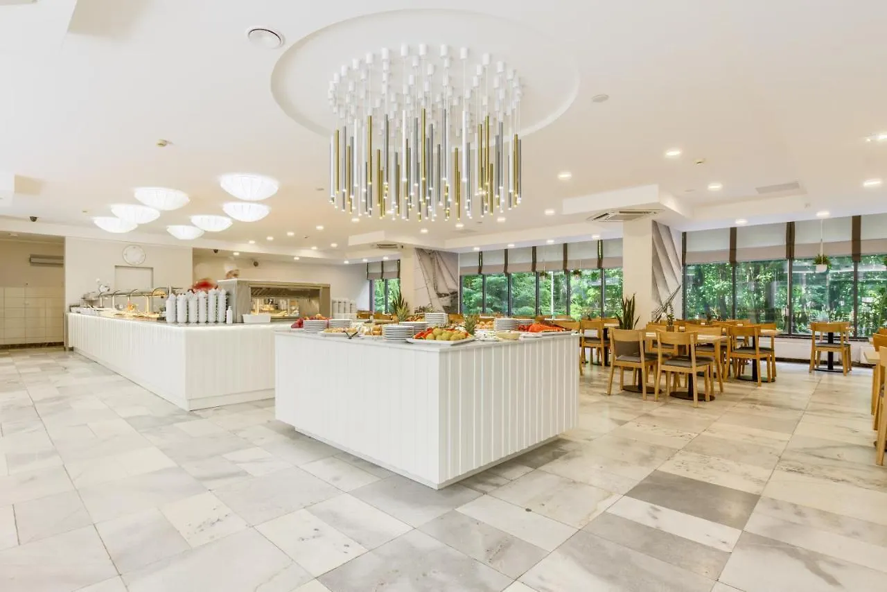 Centrum Zdrowia I Wypoczynku Ikar Колобжег 3*,  Польша
